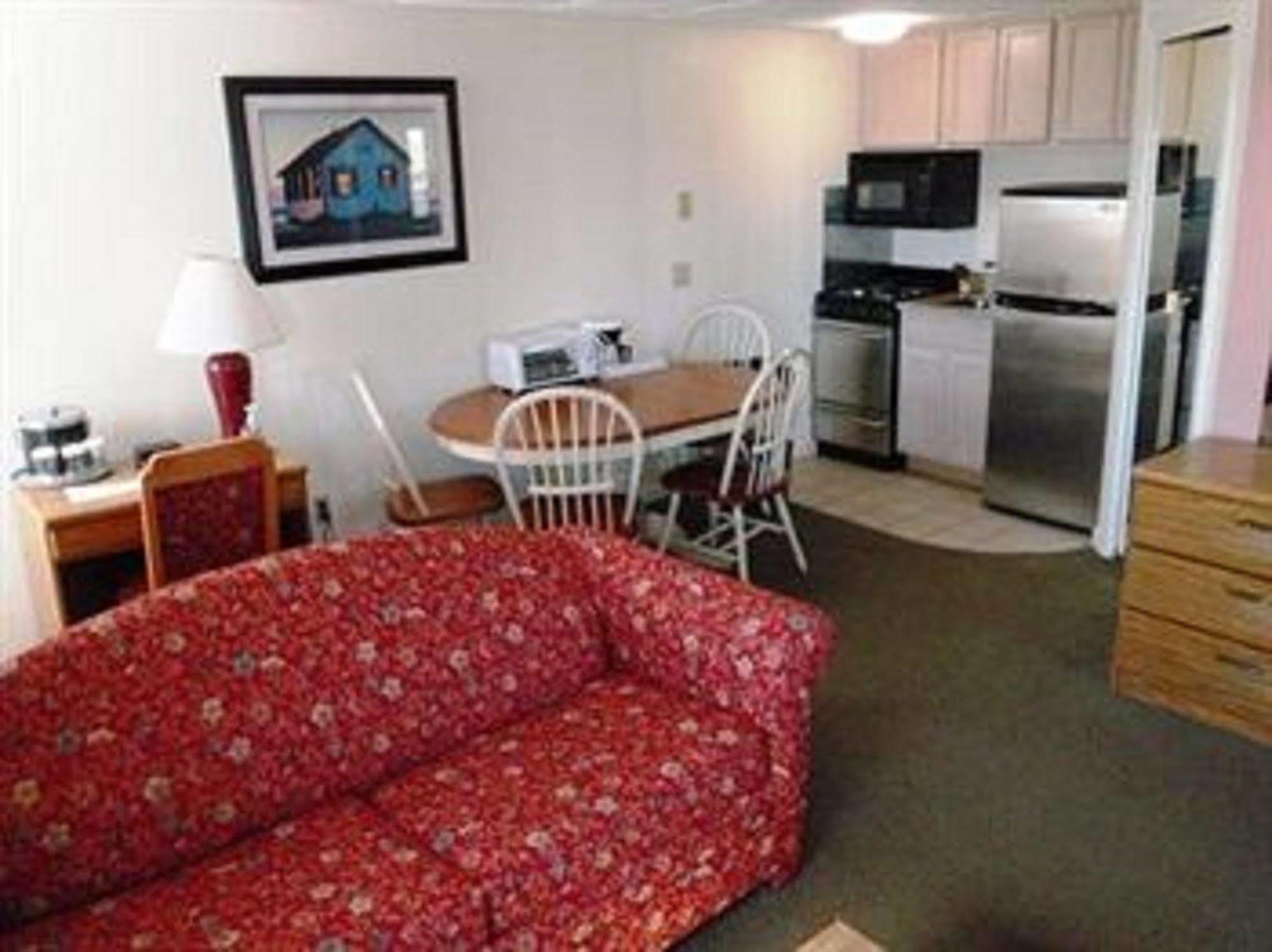 The Corsair & Cross Rip Oceanfront Motel 3*