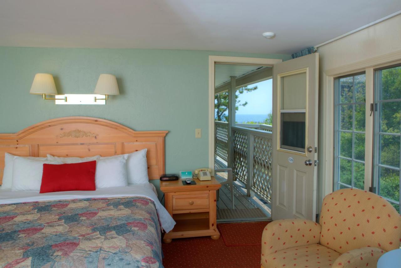 The Corsair & Cross Rip Oceanfront 3*
